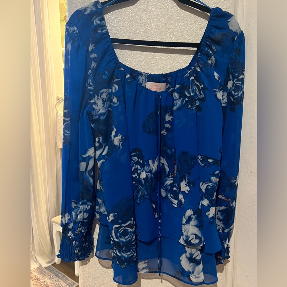 Blue floral top
